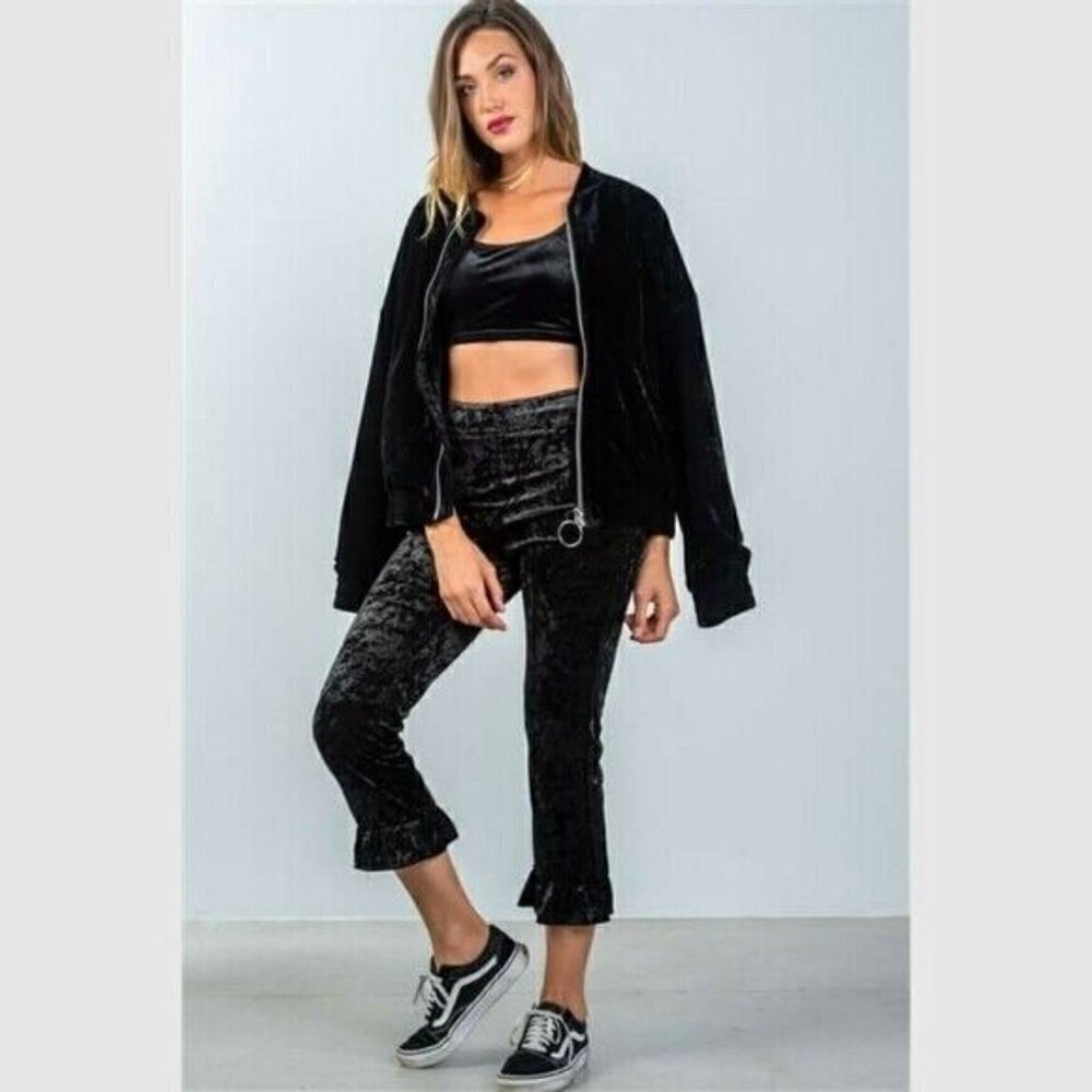 Cropped Black Ruffle Pants - Picture 4 of 11